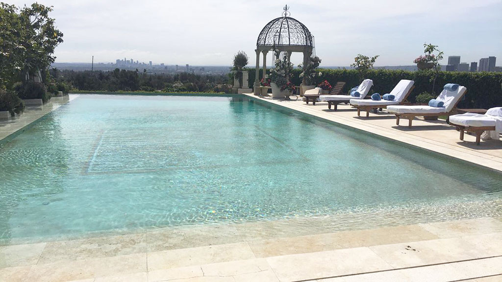 Shiva Safai Gives E! an Exclusive Tour of Her & Mohamed Hadid's